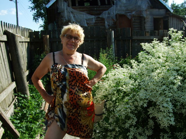 Таня - В саду - 50 фото